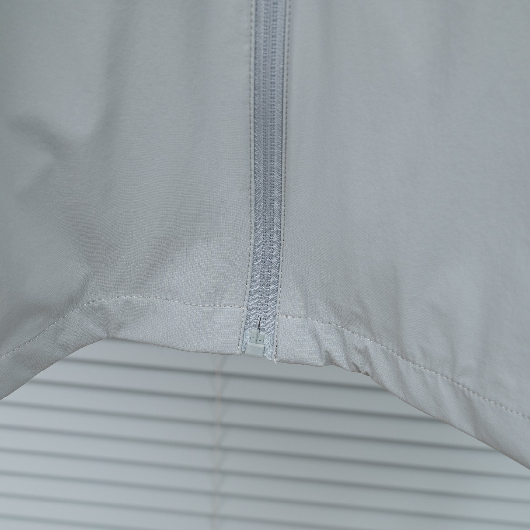 Descente 款式：迪桑特DESENTE速干透气防晒服外套