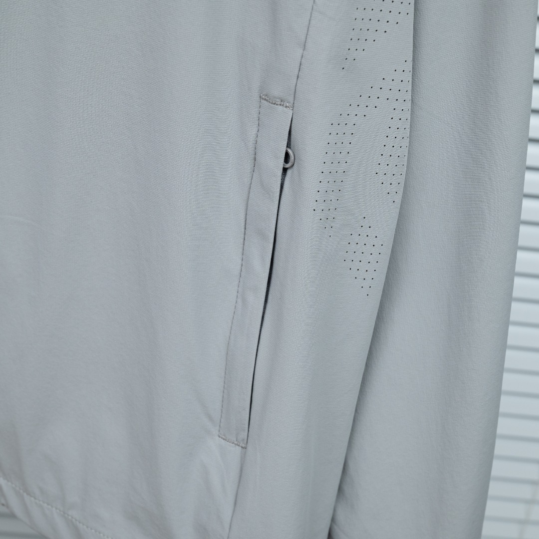 Descente 款式：迪桑特DESENTE速干透气防晒服外套