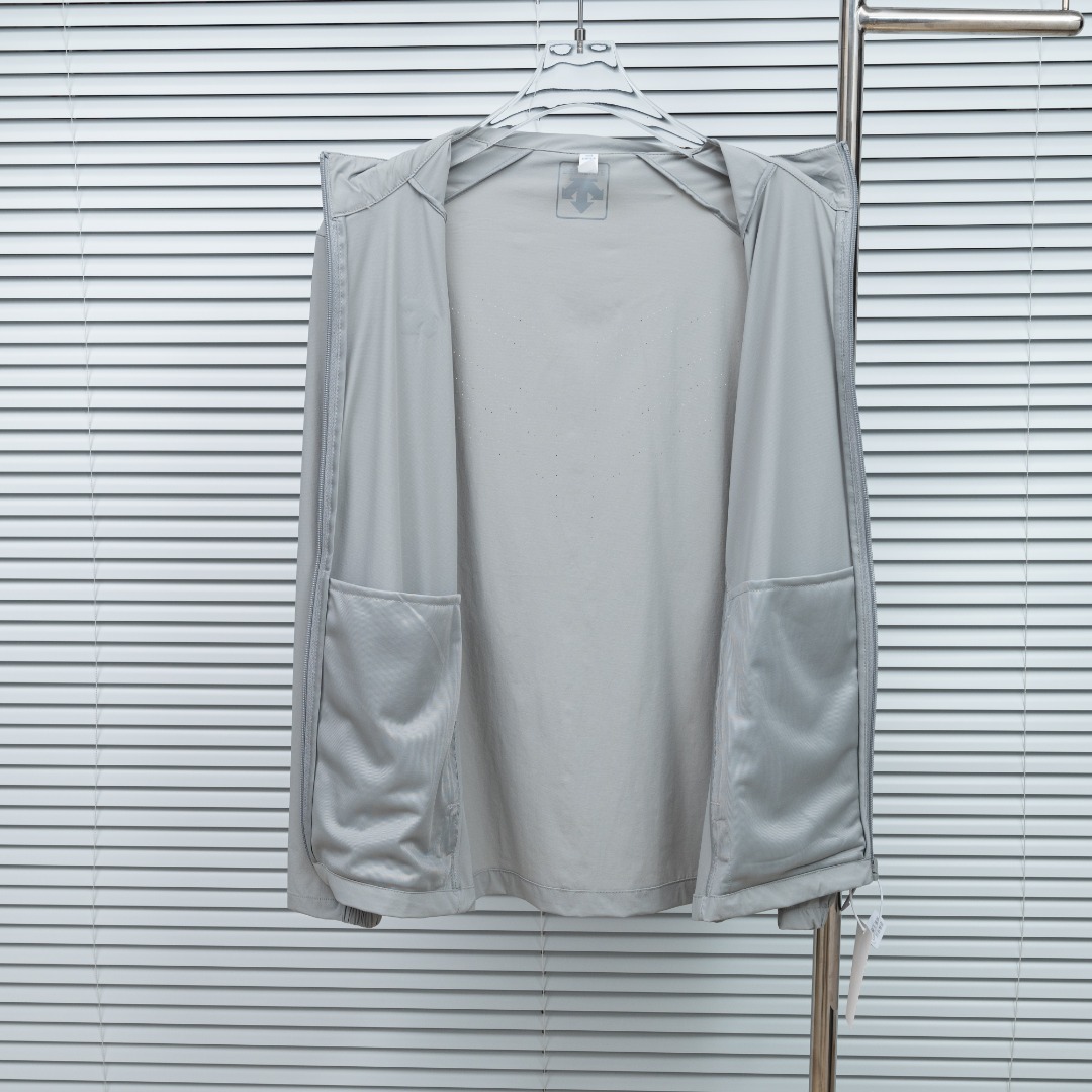 Descente 款式：迪桑特DESENTE速干透气防晒服外套
