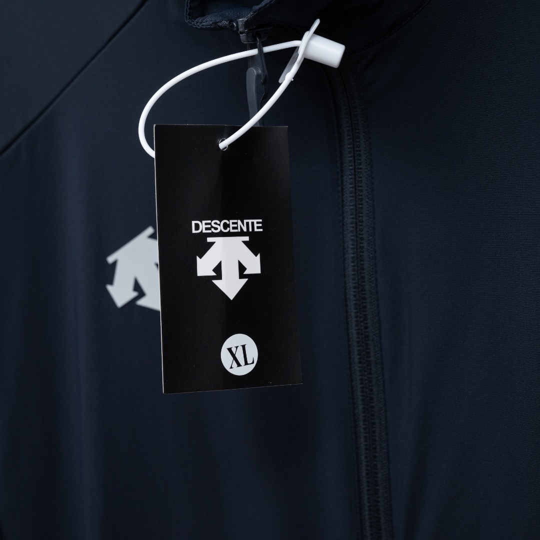 Descente 款式：迪桑特DESENTE速干透气防晒服外套