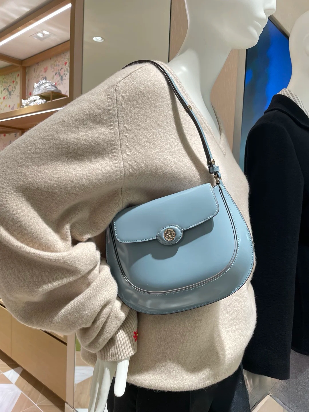 Tory Burch ～2025春夏163367汤丽柏琦 ROBINSON 小号翻盖肩背包 手袋廓形 百搭