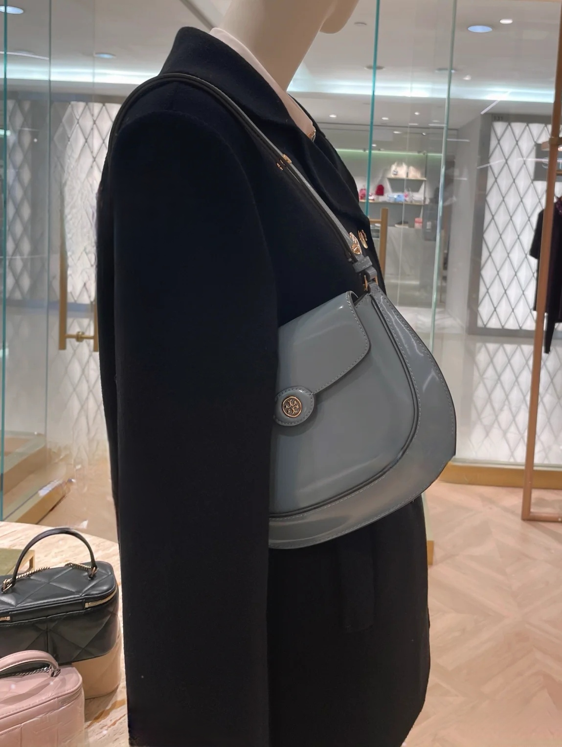 Tory Burch ～2025春夏163367汤丽柏琦 ROBINSON 小号翻盖肩背包 手袋廓形 百搭