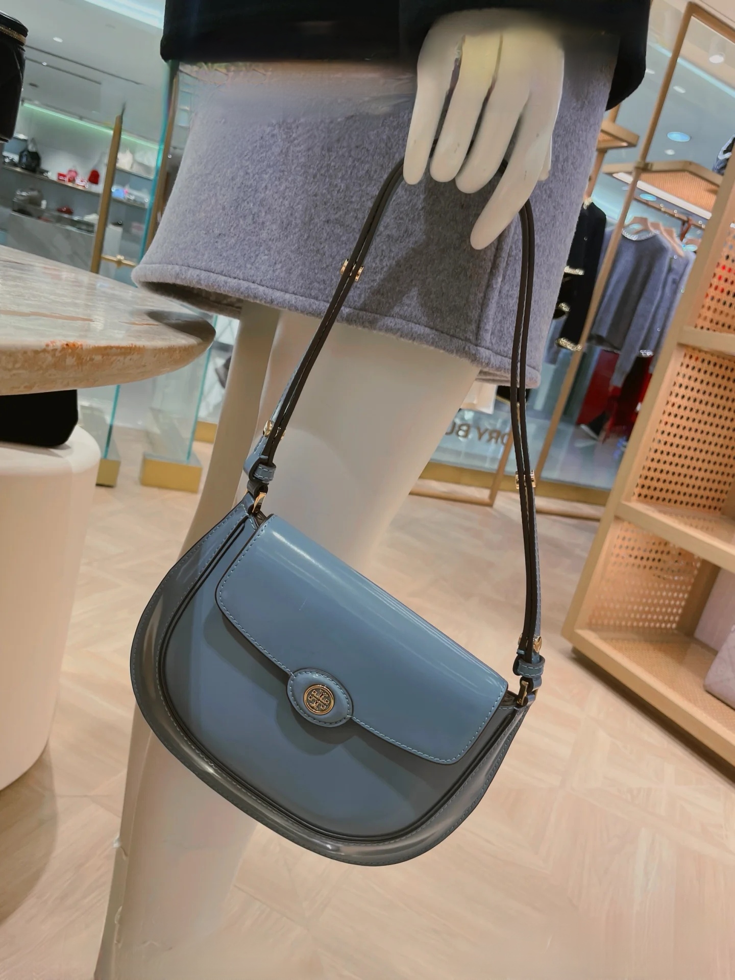 Tory Burch ～2025春夏163367汤丽柏琦 ROBINSON 小号翻盖肩背包 手袋廓形 百搭