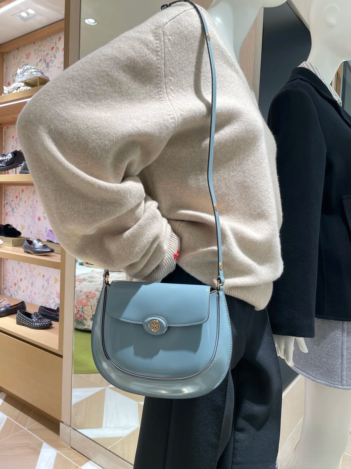 Tory Burch ～2025春夏163367汤丽柏琦 ROBINSON 小号翻盖肩背包 手袋廓形 百搭