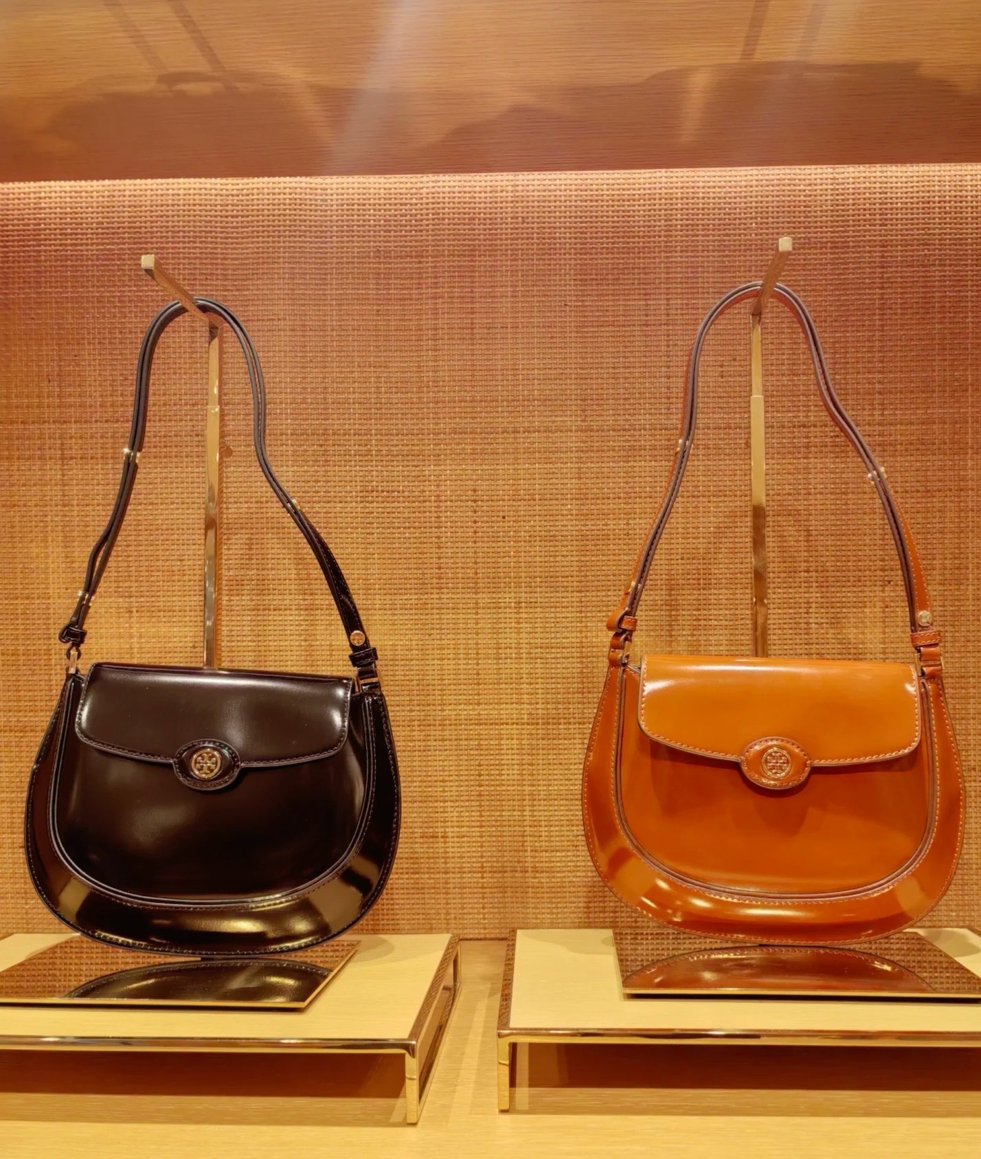 Tory Burch ～2025春夏163367汤丽柏琦 ROBINSON 小号翻盖肩背包 手袋廓形 百搭