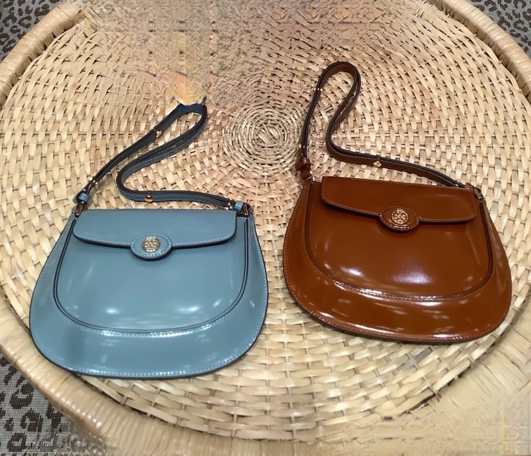 Tory Burch ～2025春夏163367汤丽柏琦 ROBINSON 小号翻盖肩背包 手袋廓形 百搭