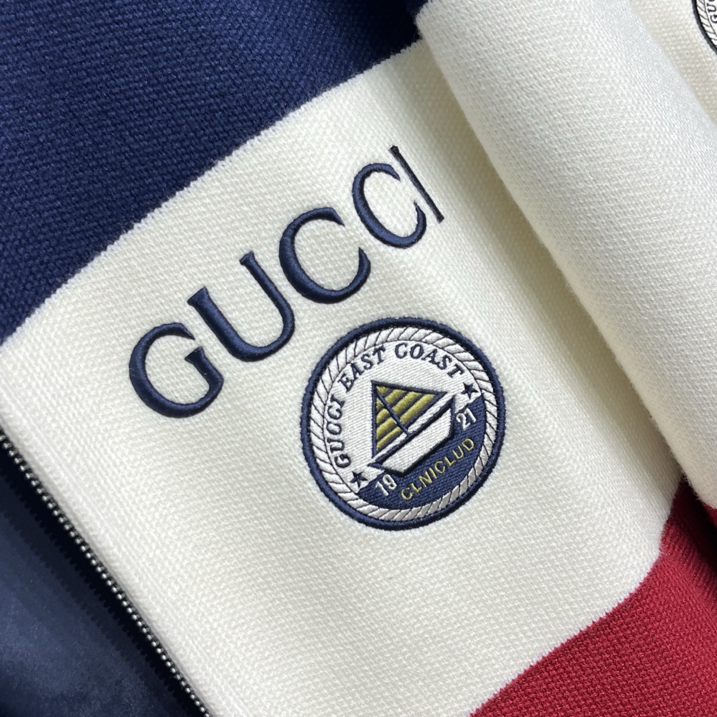 GUCCI/古驰 2025fw新款拼接色刺绣徽标针织开衫毛衣有多色拼接款式，其中一款主体由藏蓝色、白色和