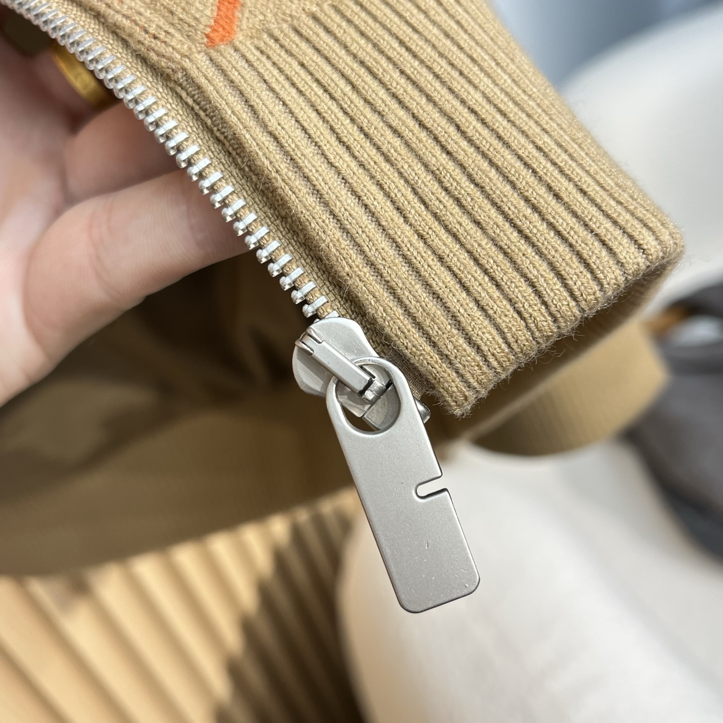 “Wool Knitted Collars and Jackets: Classic Fall and Winter Fashion for Men and Women – Online Sales Available!” - 图片 9