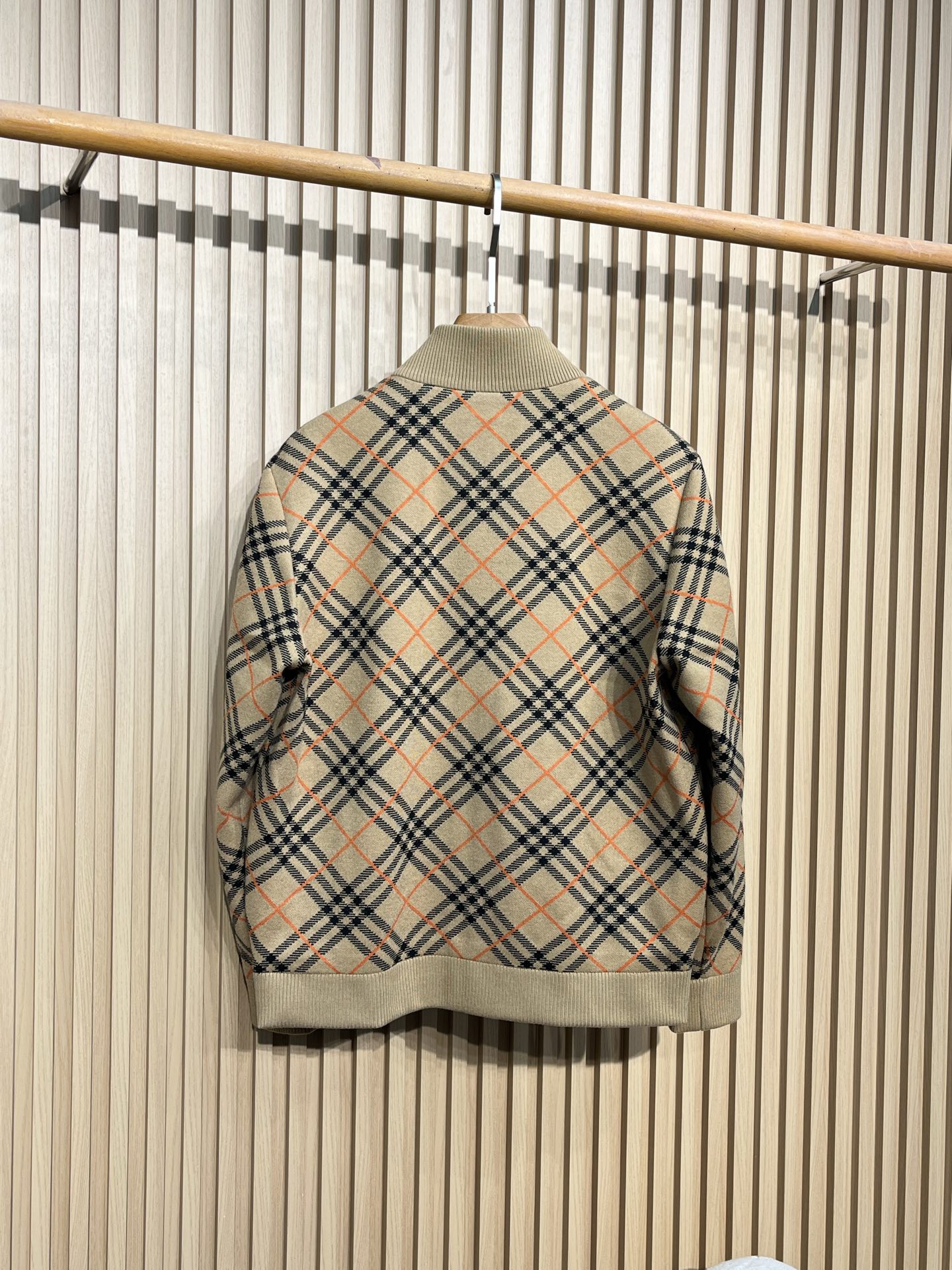 “Wool Knitted Collars and Jackets: Classic Fall and Winter Fashion for Men and Women – Online Sales Available!” - 图片 3