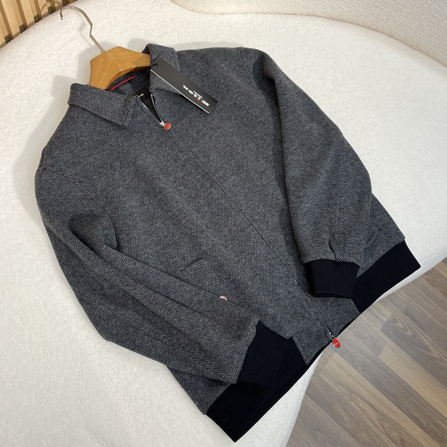 NO:497579,grey details, alexander wang19860909灰色细节,,alexander wang,Men's clothing