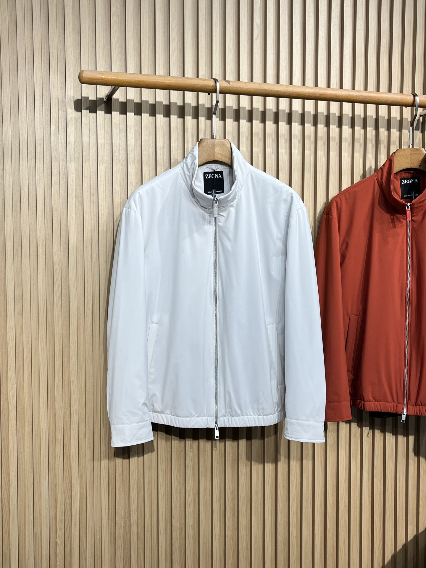 EZ25FW男装春夏新品Motorin 100cc微纤维短夹克!提供了红、白、黑三种经典颜色款式 ，整体