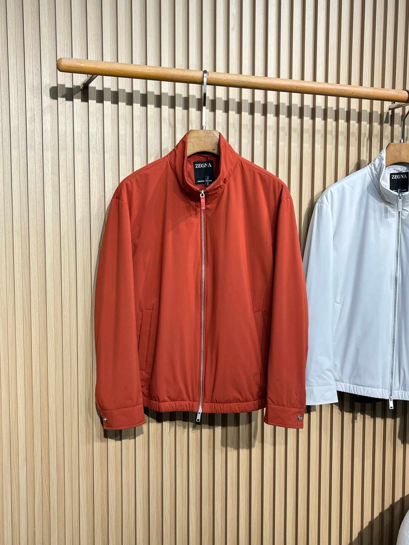 EZ25FW男装春夏新品Motorin 100cc微纤维短夹克!提供了红、白、黑三种经典颜色款式 ，整体