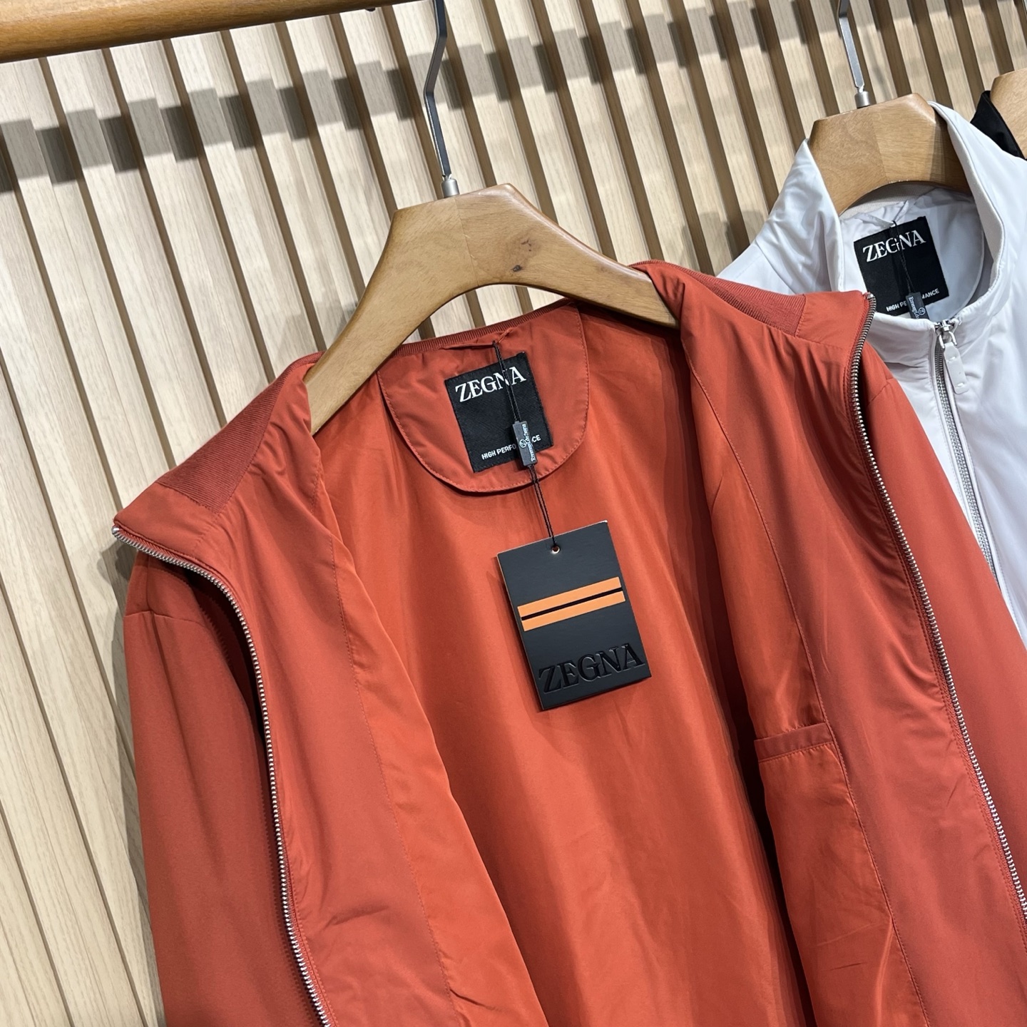 EZ25FW男装春夏新品Motorin 100cc微纤维短夹克!提供了红、白、黑三种经典颜色款式 ，整体