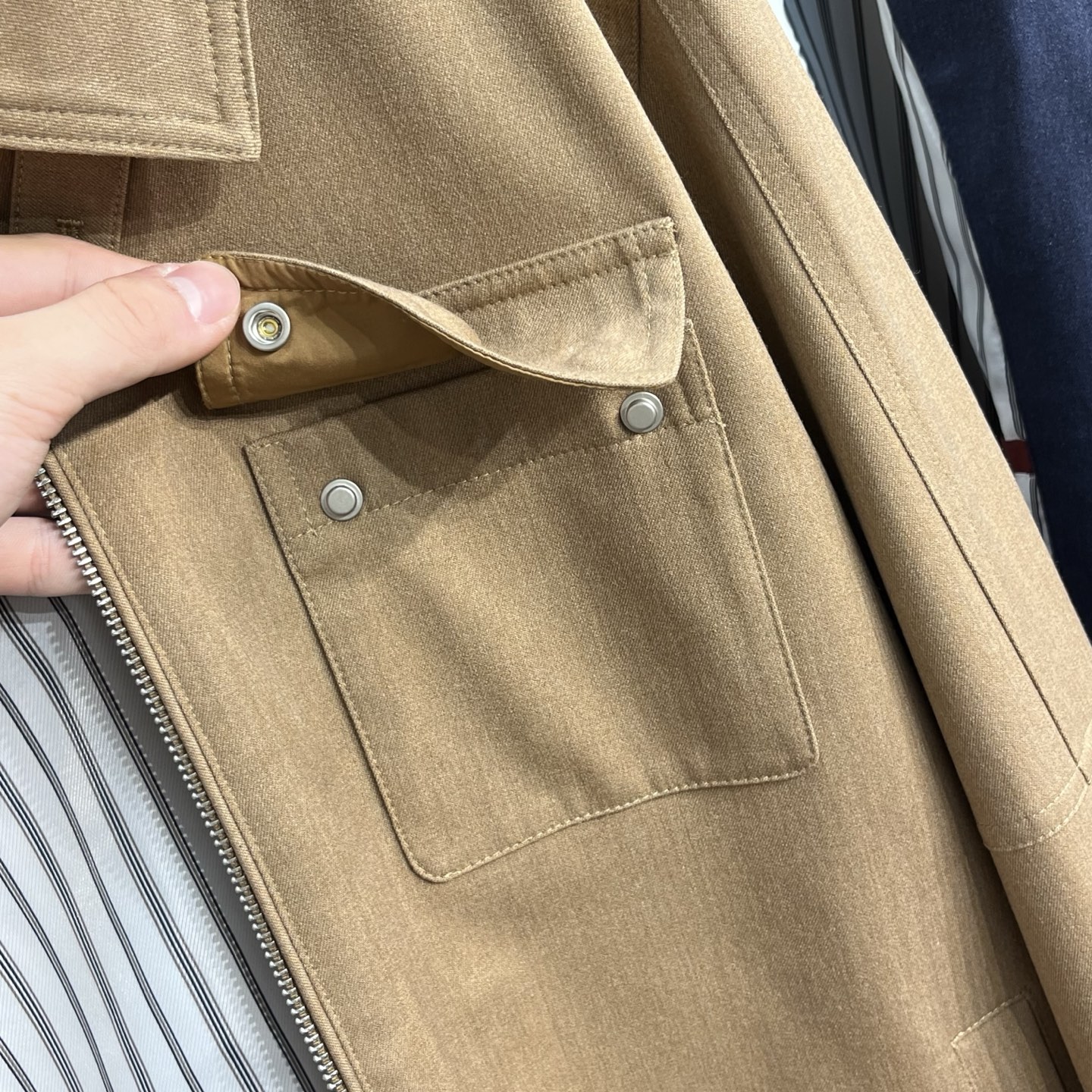 2025 Cotton Mixed Fibre Administrative Jacket in Three Classic Colors: Light Curry, Black, and Hidden Blue - 图片 9