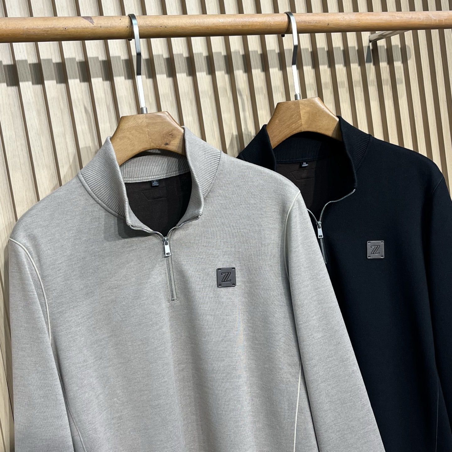 【16885】ZEGN 25新品含羊毛立领卫衣，细品设计，低调简易经典版型设，胸前简易门襟拉链字母纽扣设