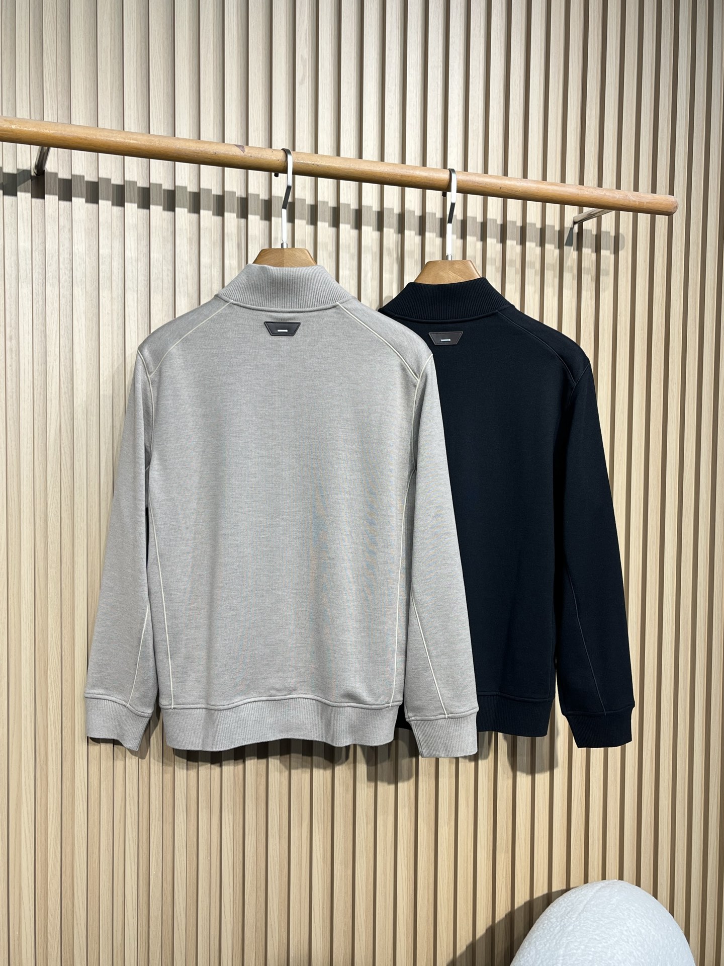 【16885】ZEGN 25新品含羊毛立领卫衣，细品设计，低调简易经典版型设，胸前简易门襟拉链字母纽扣设