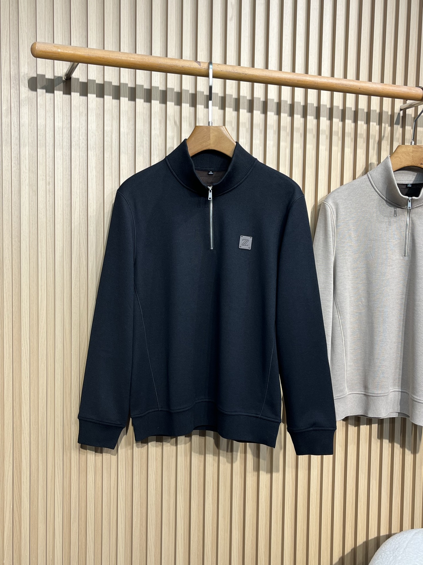 【16885】ZEGN 25新品含羊毛立领卫衣，细品设计，低调简易经典版型设，胸前简易门襟拉链字母纽扣设