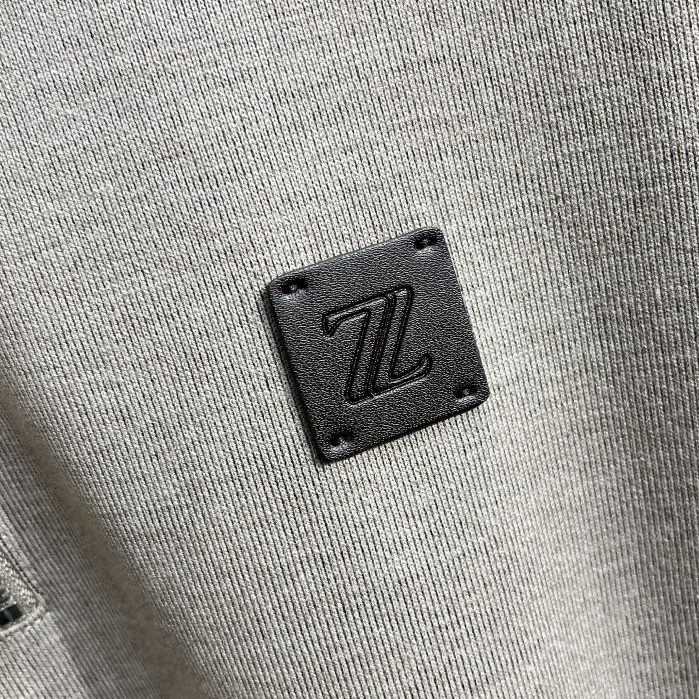 【16885】ZEGN 25新品含羊毛立领卫衣，细品设计，低调简易经典版型设，胸前简易门襟拉链字母纽扣设