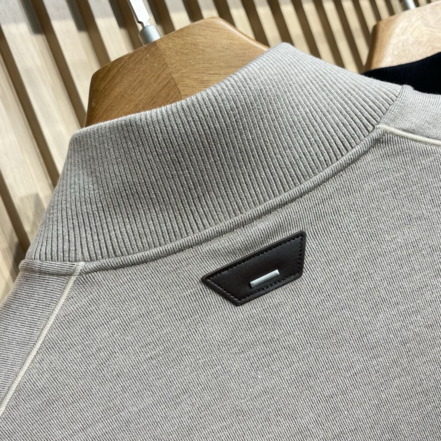 【16885】ZEGN 25新品含羊毛立领卫衣，细品设计，低调简易经典版型设，胸前简易门襟拉链字母纽扣设