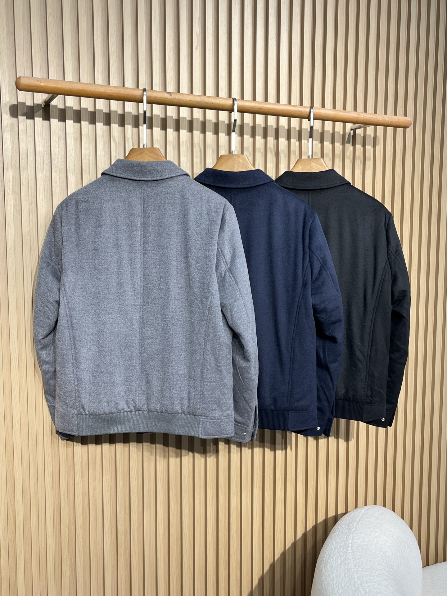 “New Fall/Winter Cotton Jacket for Men: High-End Fashion with Modern and Functional Design, Perfect for Outdoor Activities” - 图片 2