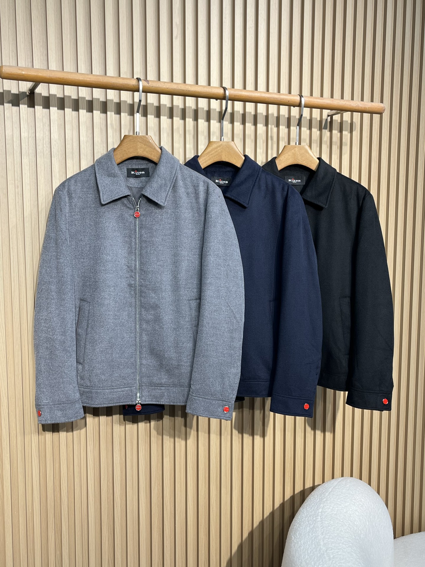 “New Fall/Winter Cotton Jacket for Men: High-End Fashion with Modern and Functional Design, Perfect for Outdoor Activities” - 图片 1