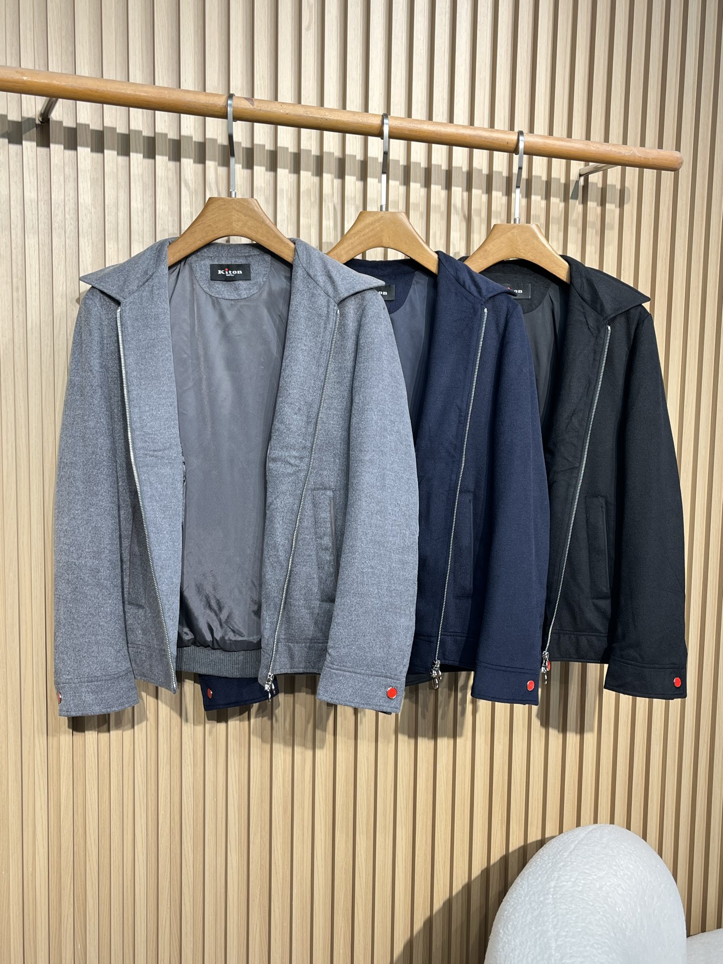 “New Fall/Winter Cotton Jacket for Men: High-End Fashion with Modern and Functional Design, Perfect for Outdoor Activities” - 图片 3