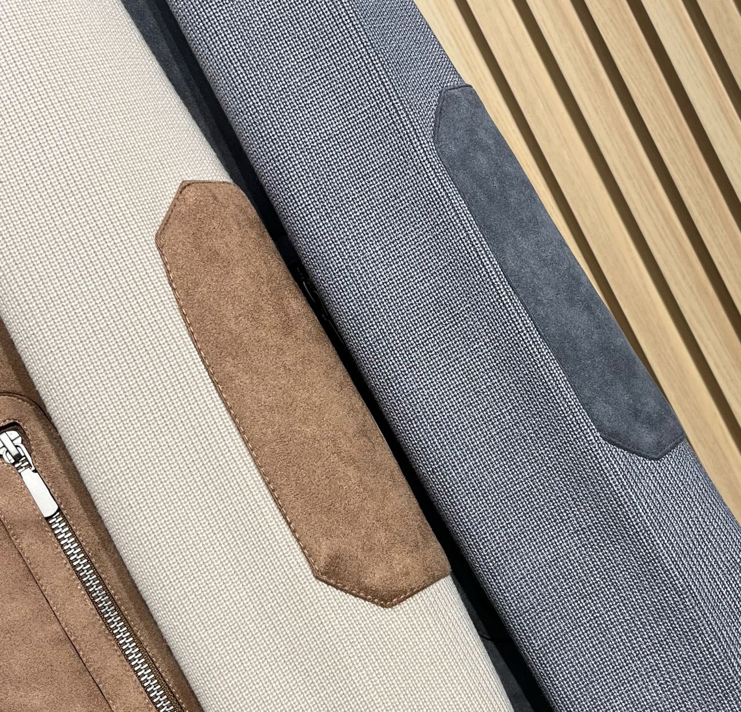 Title: 2025 Brunello Cucinelli Knitted Suit Jacket Overview Summary: Classic baseball style jacket with Italian branding, polyester-ammonium fabric blend, metal zipper, and practical pockets - 图片 8