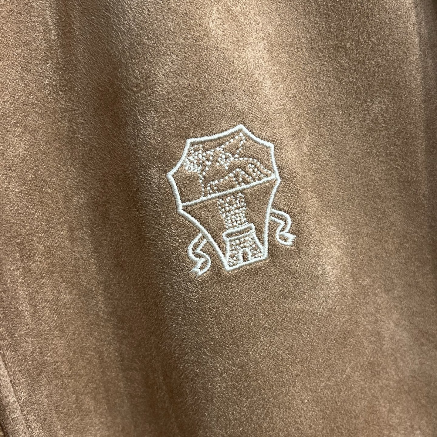 Title: 2025 Brunello Cucinelli Knitted Suit Jacket Overview Summary: Classic baseball style jacket with Italian branding, polyester-ammonium fabric blend, metal zipper, and practical pockets - 图片 4