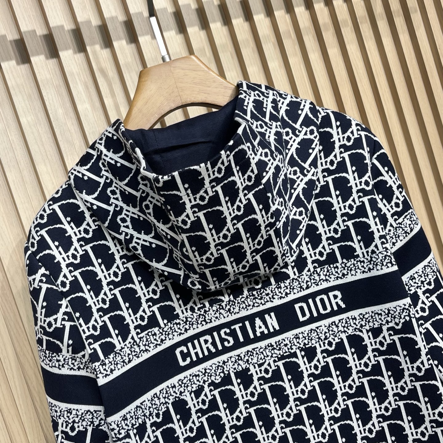 CD25FW秋冬新款重磅针织棉连帽开衫夹克，男士经典老花图案嵌花时尚运动休闲连帽开衫外套！贸易公司渠道稀