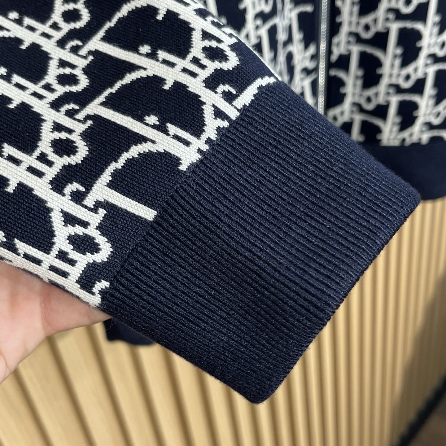 CD25FW秋冬新款重磅针织棉连帽开衫夹克，男士经典老花图案嵌花时尚运动休闲连帽开衫外套！贸易公司渠道稀