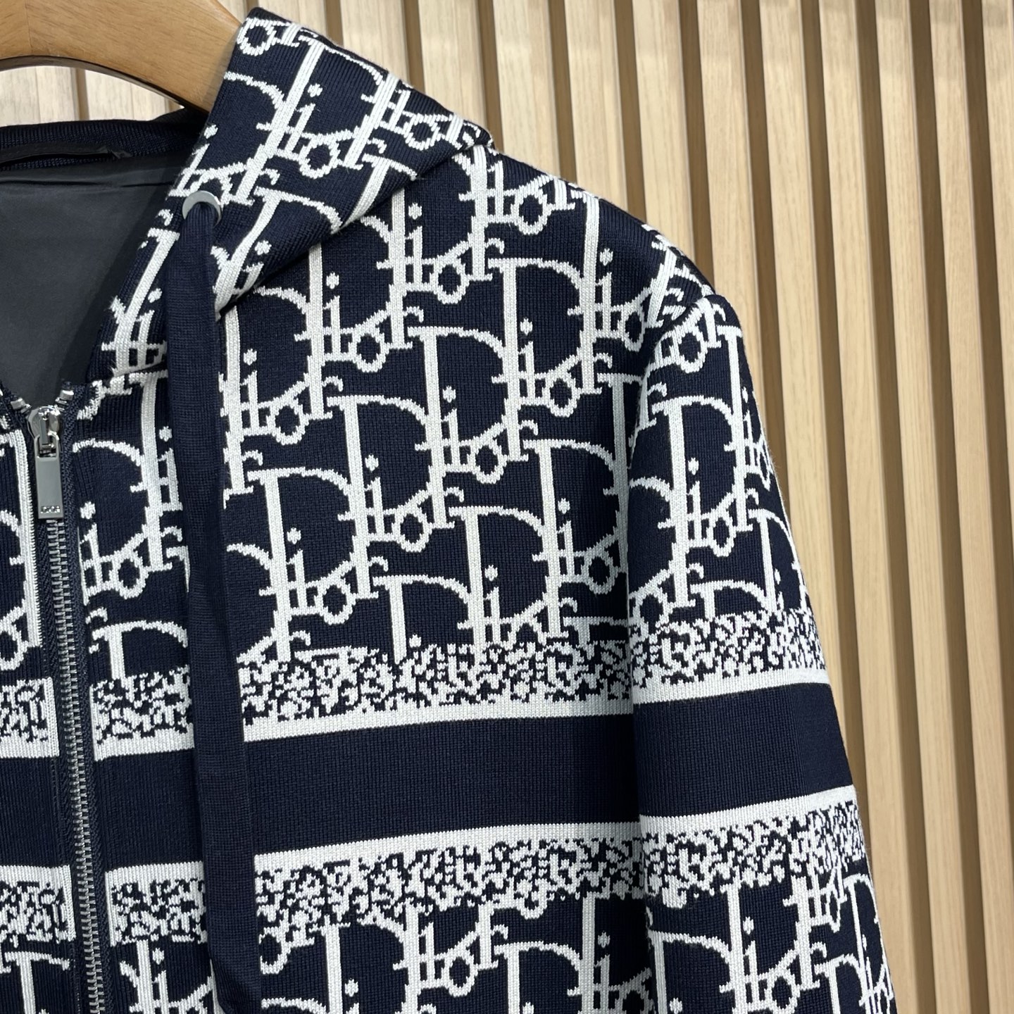 CD25FW秋冬新款重磅针织棉连帽开衫夹克，男士经典老花图案嵌花时尚运动休闲连帽开衫外套！贸易公司渠道稀