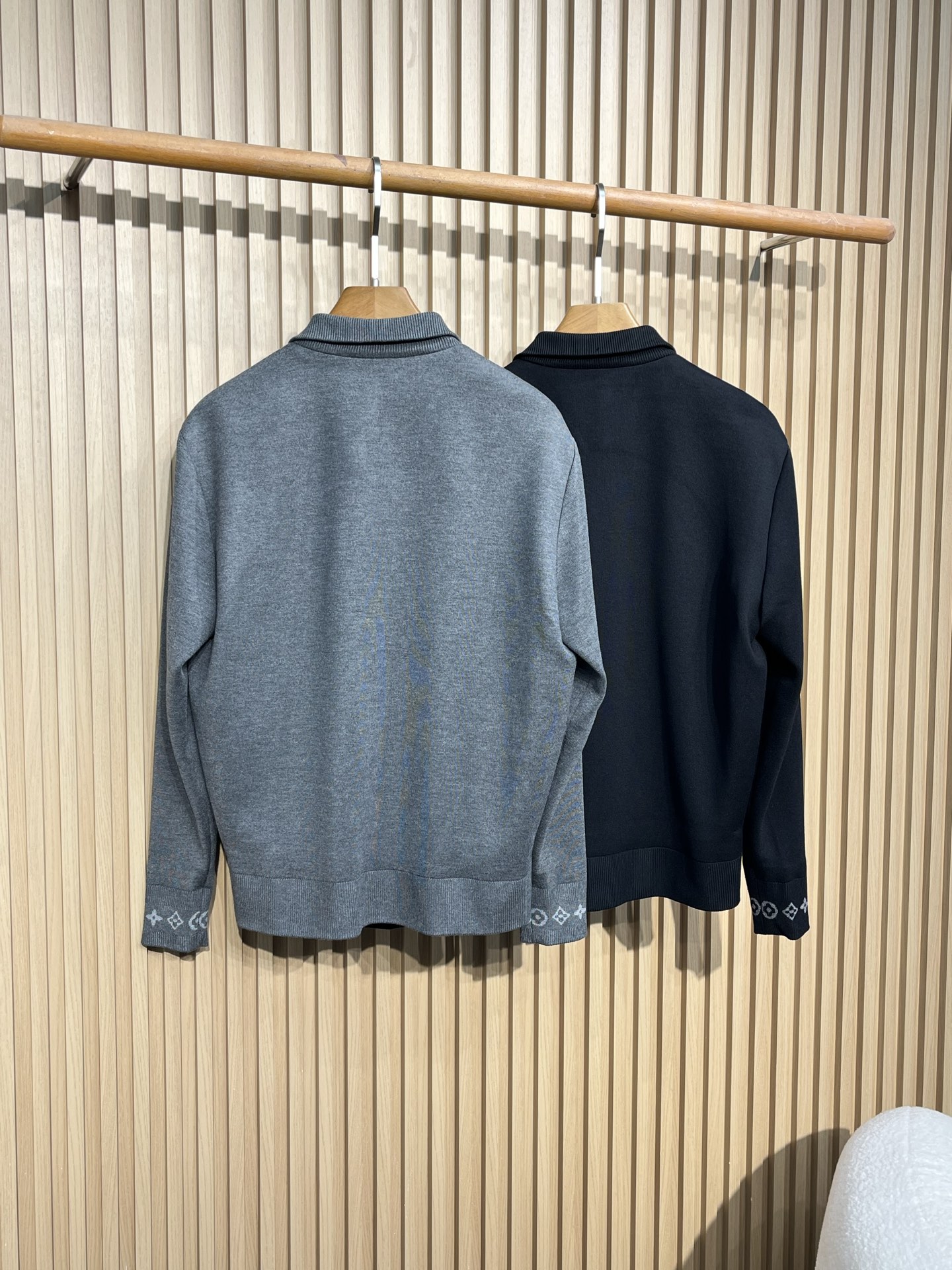 Louis Vuitton/路易威登2025新款男装双面羊毛针织夹克两个颜色：灰色和黑色两种经典颜色选择