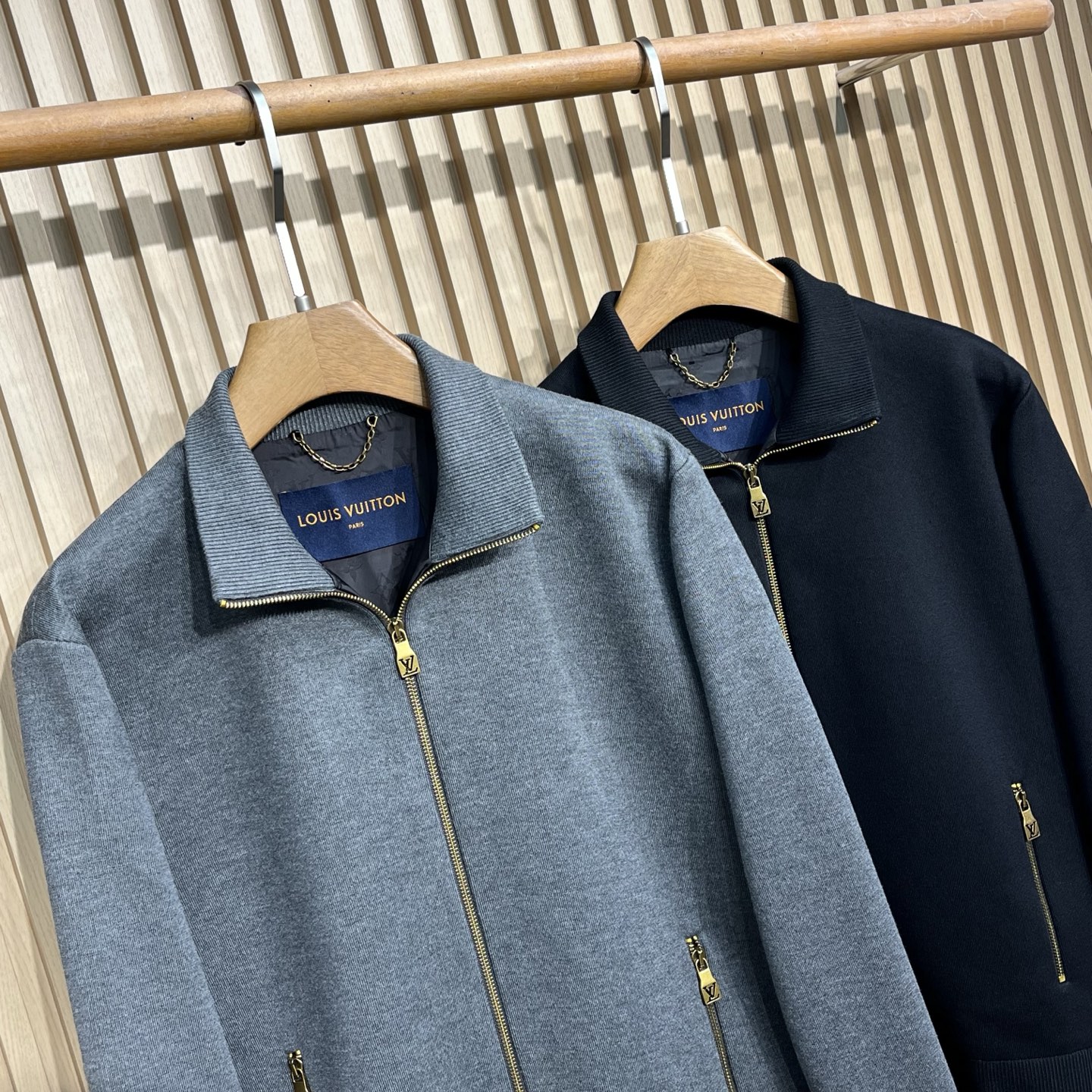 Louis Vuitton/路易威登2025新款男装双面羊毛针织夹克两个颜色：灰色和黑色两种经典颜色选择