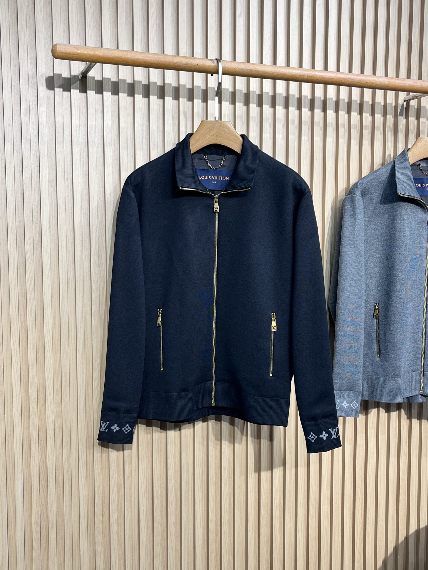 Louis Vuitton/路易威登2025新款男装双面羊毛针织夹克两个颜色：灰色和黑色两种经典颜色选择