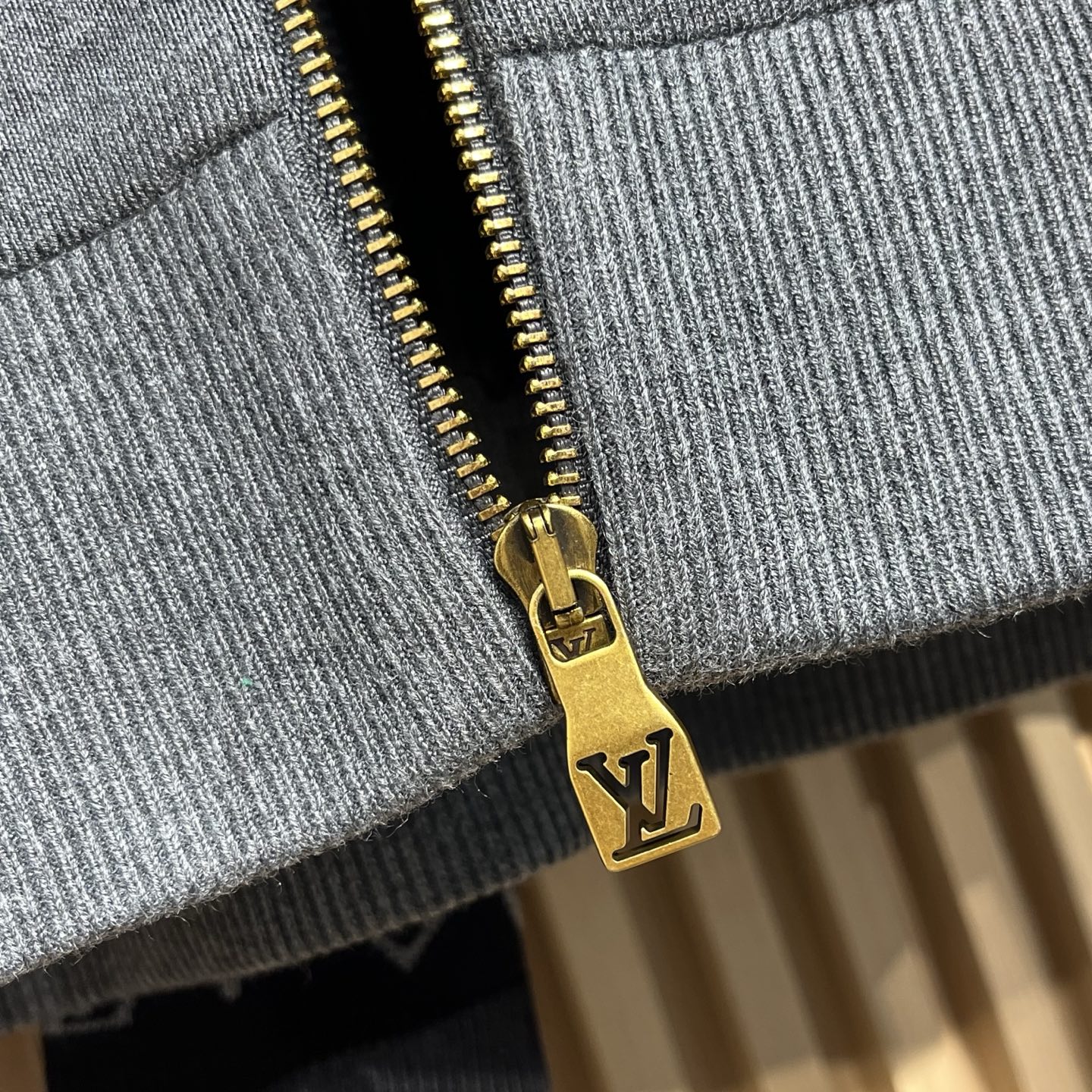 Louis Vuitton/路易威登2025新款男装双面羊毛针织夹克两个颜色：灰色和黑色两种经典颜色选择