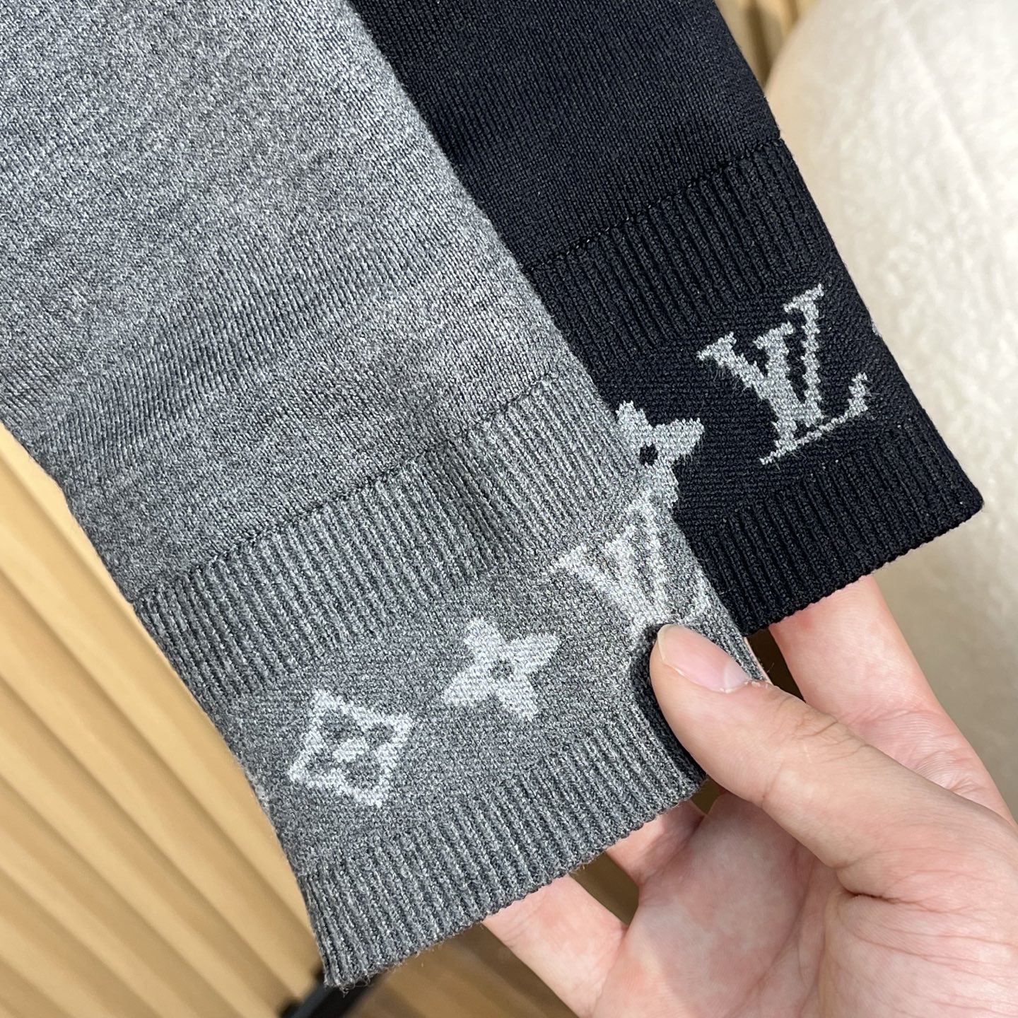 Louis Vuitton/路易威登2025新款男装双面羊毛针织夹克两个颜色：灰色和黑色两种经典颜色选择