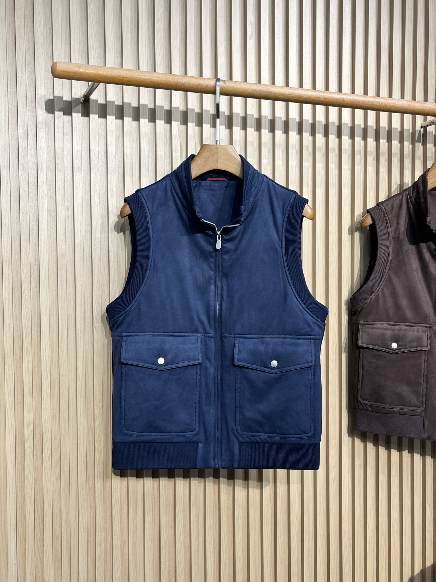 Brunello Cucinelli/布鲁内洛·库奇内利 2025秋冬新款男装立领背心棉马甲采用无袖的背