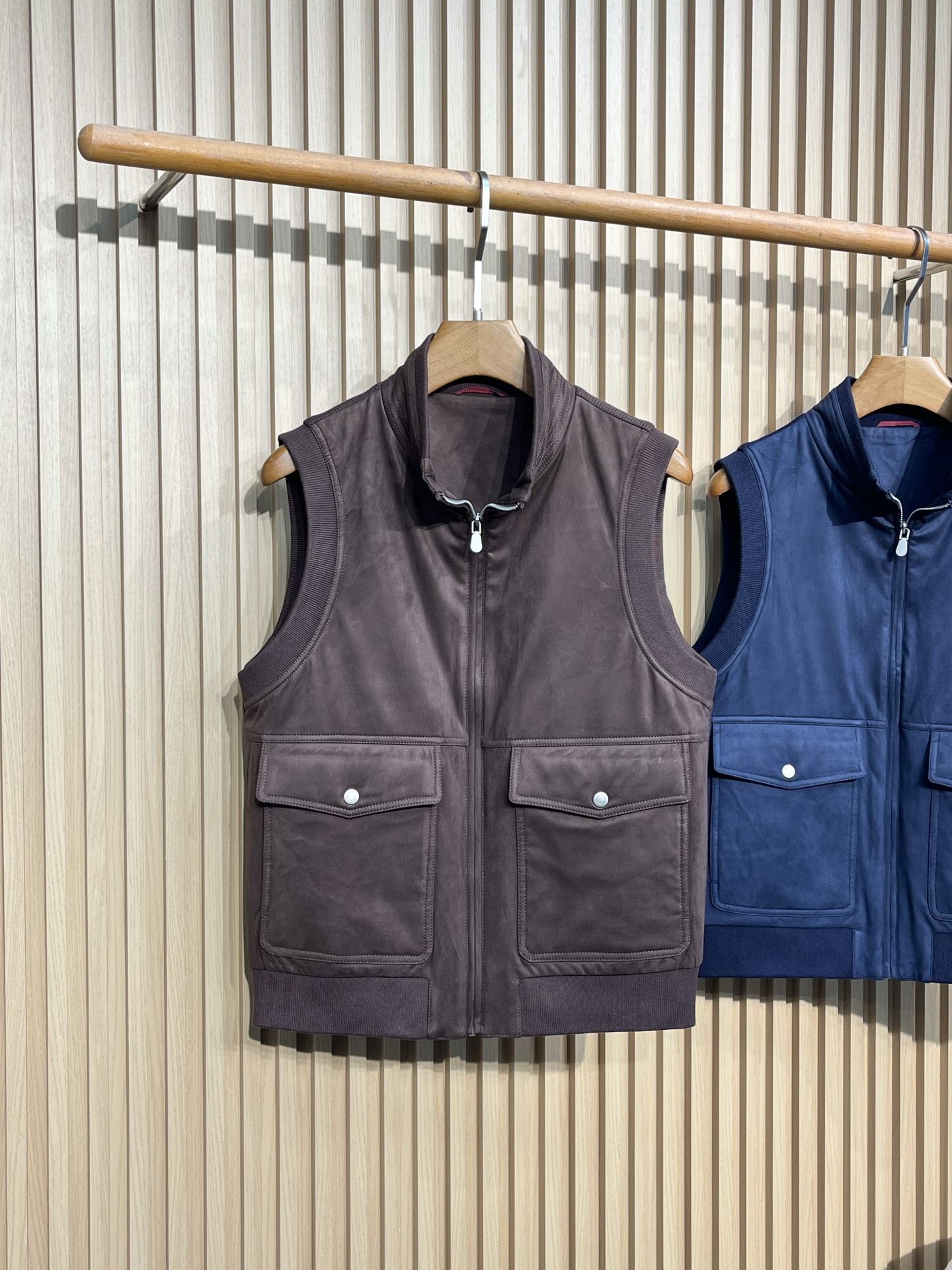 Brunello Cucinelli/布鲁内洛·库奇内利 2025秋冬新款男装立领背心棉马甲采用无袖的背