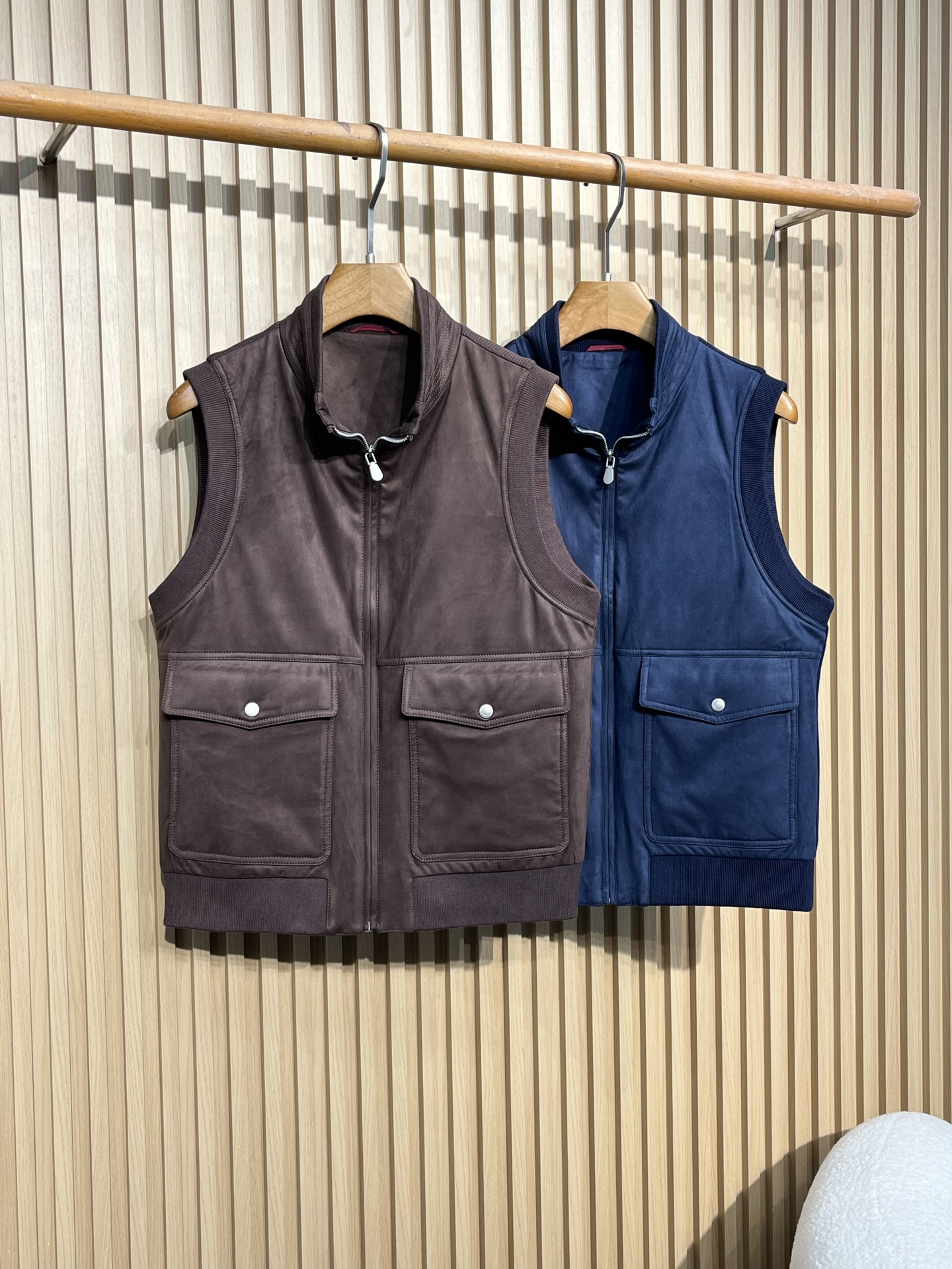 Brunello Cucinelli/布鲁内洛·库奇内利 2025秋冬新款男装立领背心棉马甲采用无袖的背