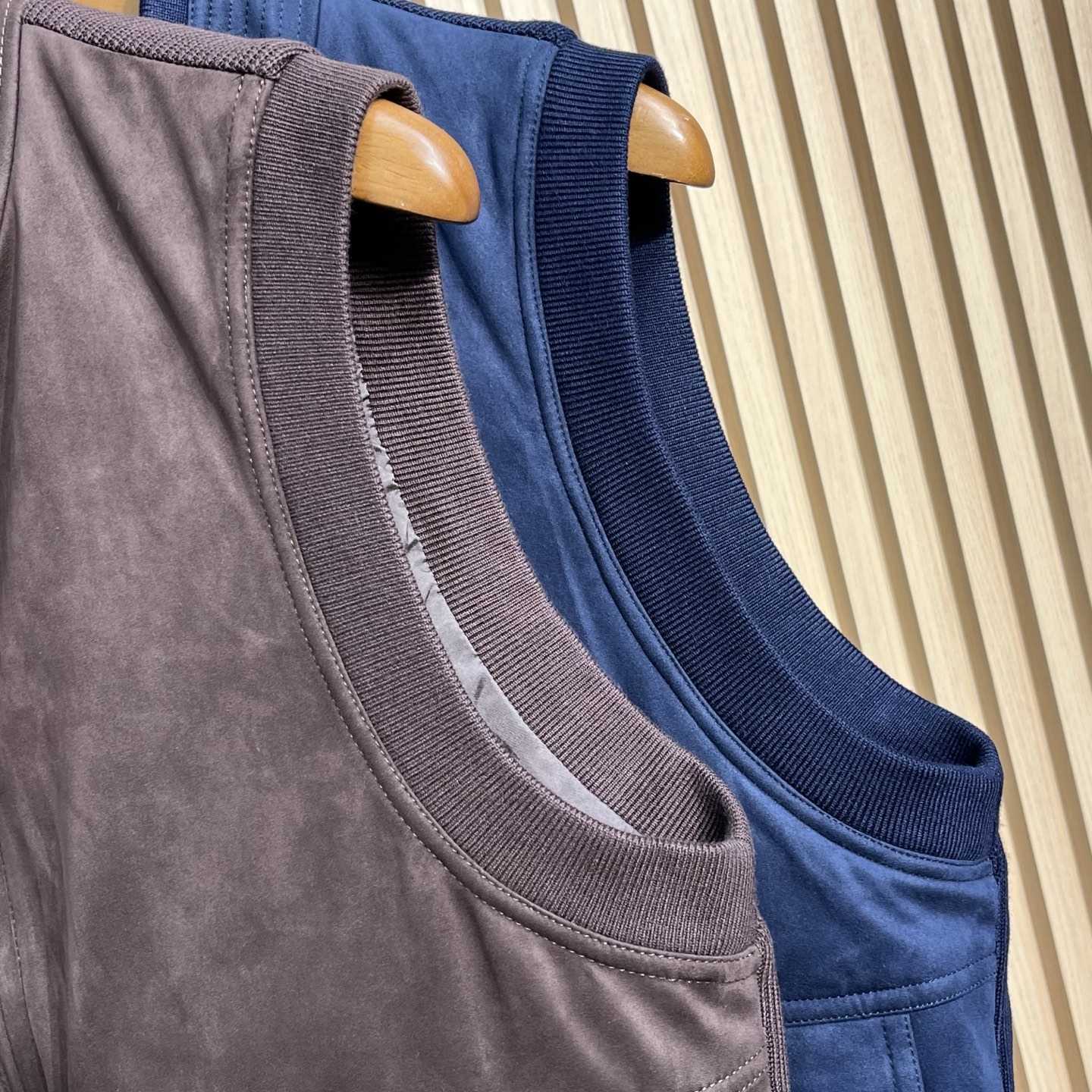 Brunello Cucinelli/布鲁内洛·库奇内利 2025秋冬新款男装立领背心棉马甲采用无袖的背