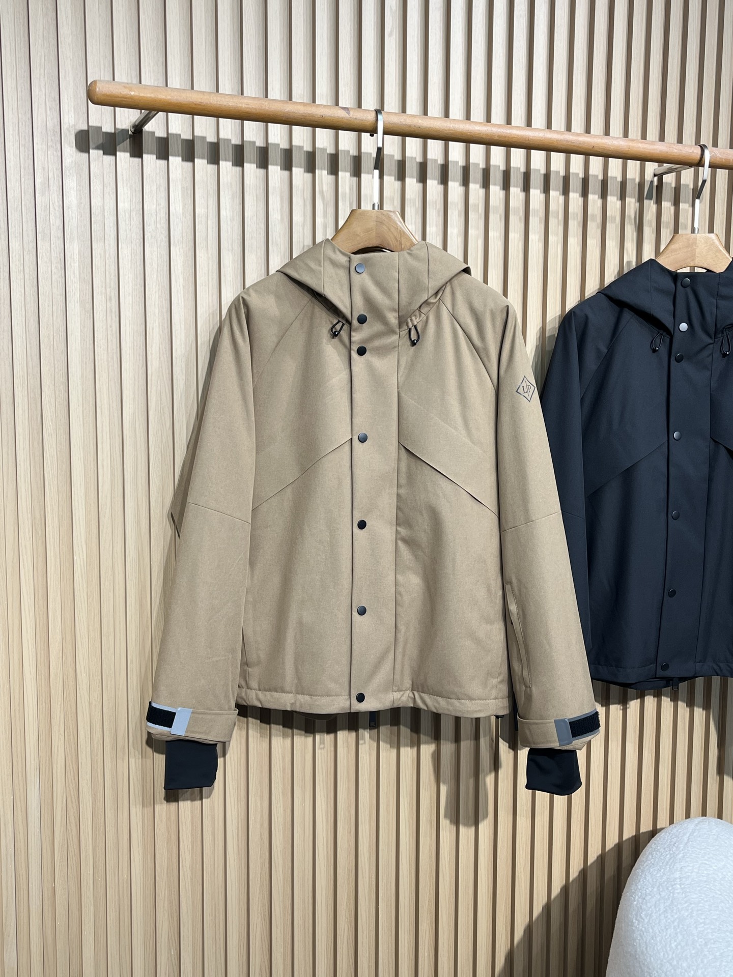 棉服 lP🆕75FW秋冬新款科技防水纤维户外机能连帽棉衣，男士反光徽标印花插肩袖拉链棉服夹克外套！贸易公