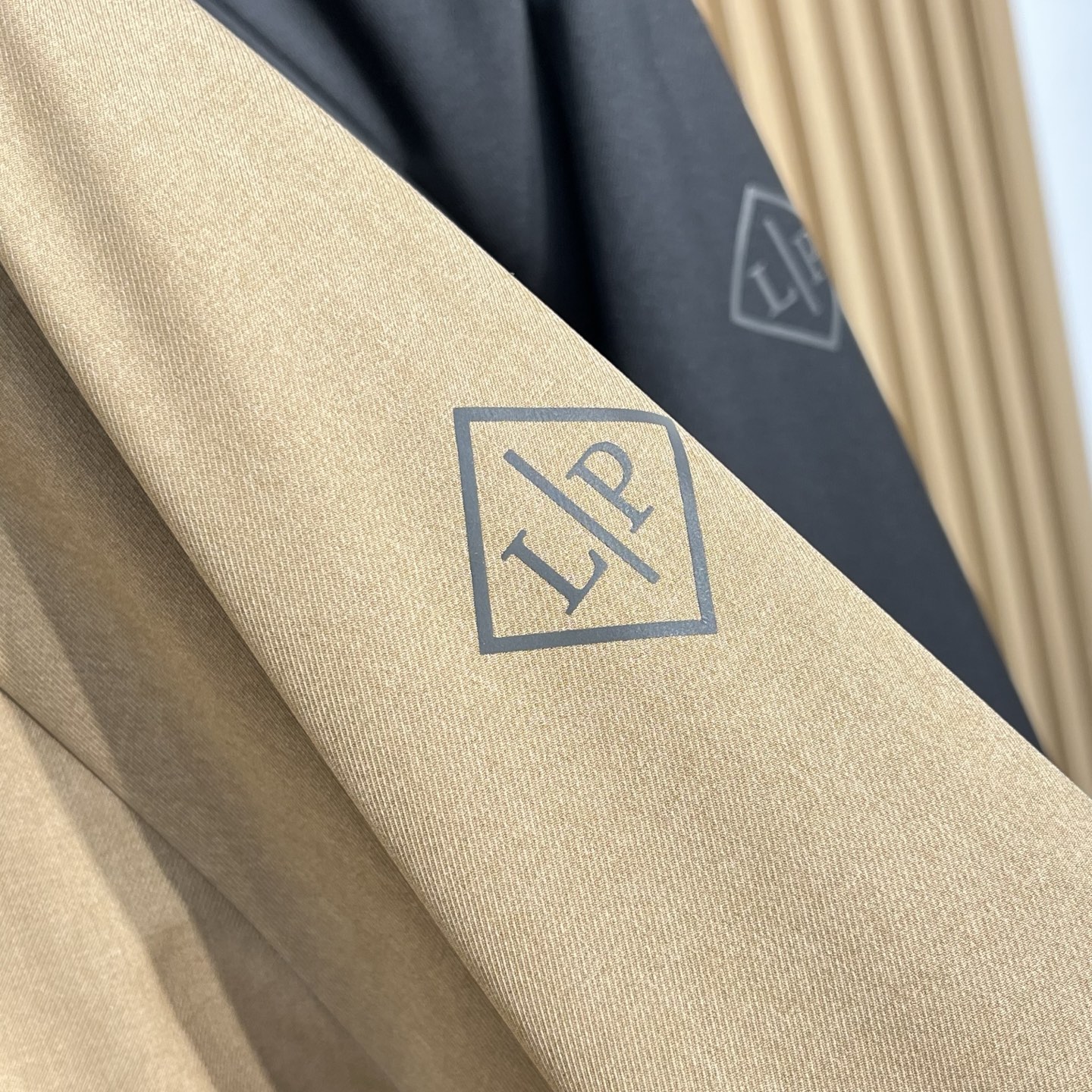 棉服 lP🆕75FW秋冬新款科技防水纤维户外机能连帽棉衣，男士反光徽标印花插肩袖拉链棉服夹克外套！贸易公