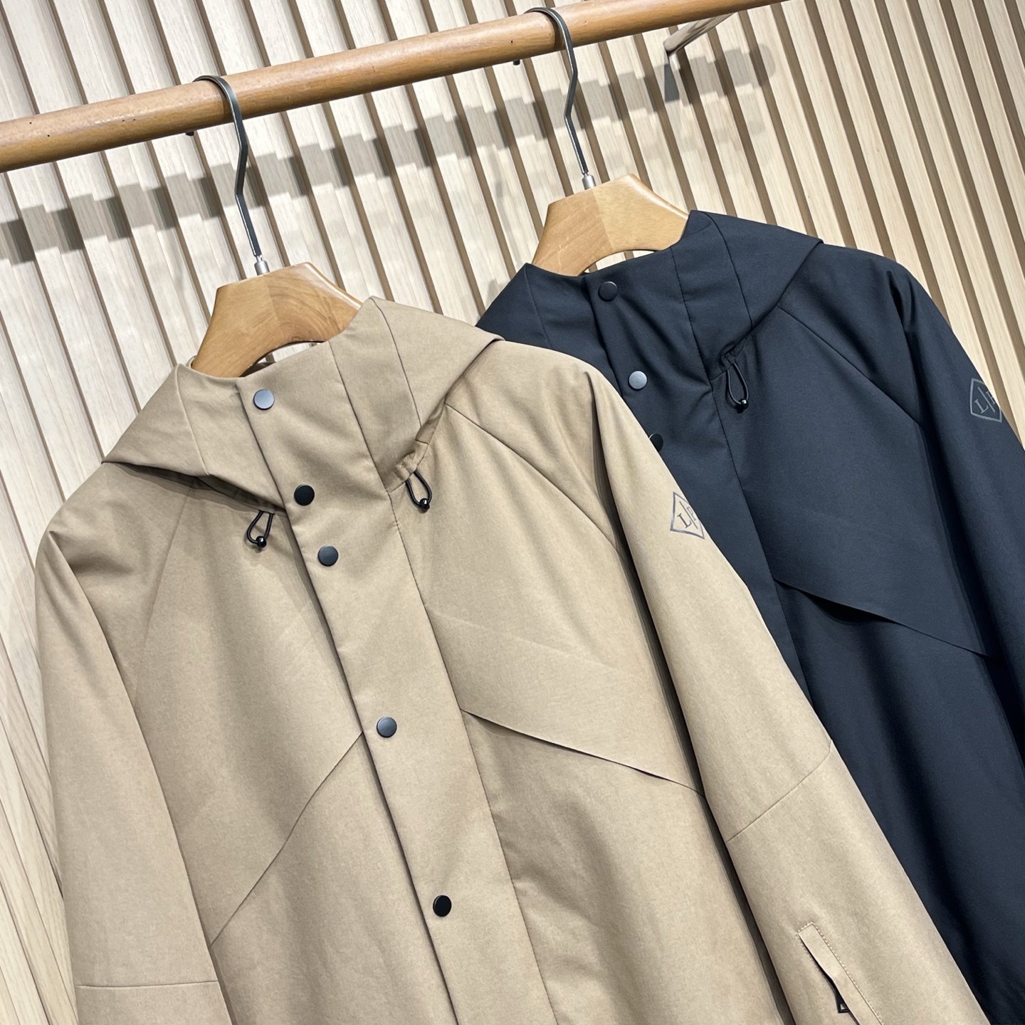 棉服 lP🆕75FW秋冬新款科技防水纤维户外机能连帽棉衣，男士反光徽标印花插肩袖拉链棉服夹克外套！贸易公