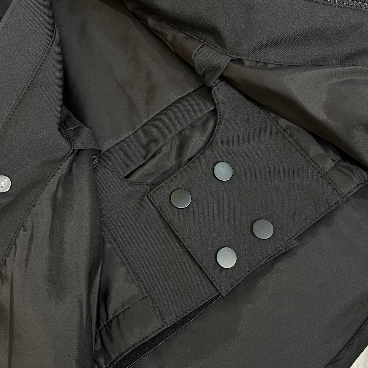 棉服 黑色细节