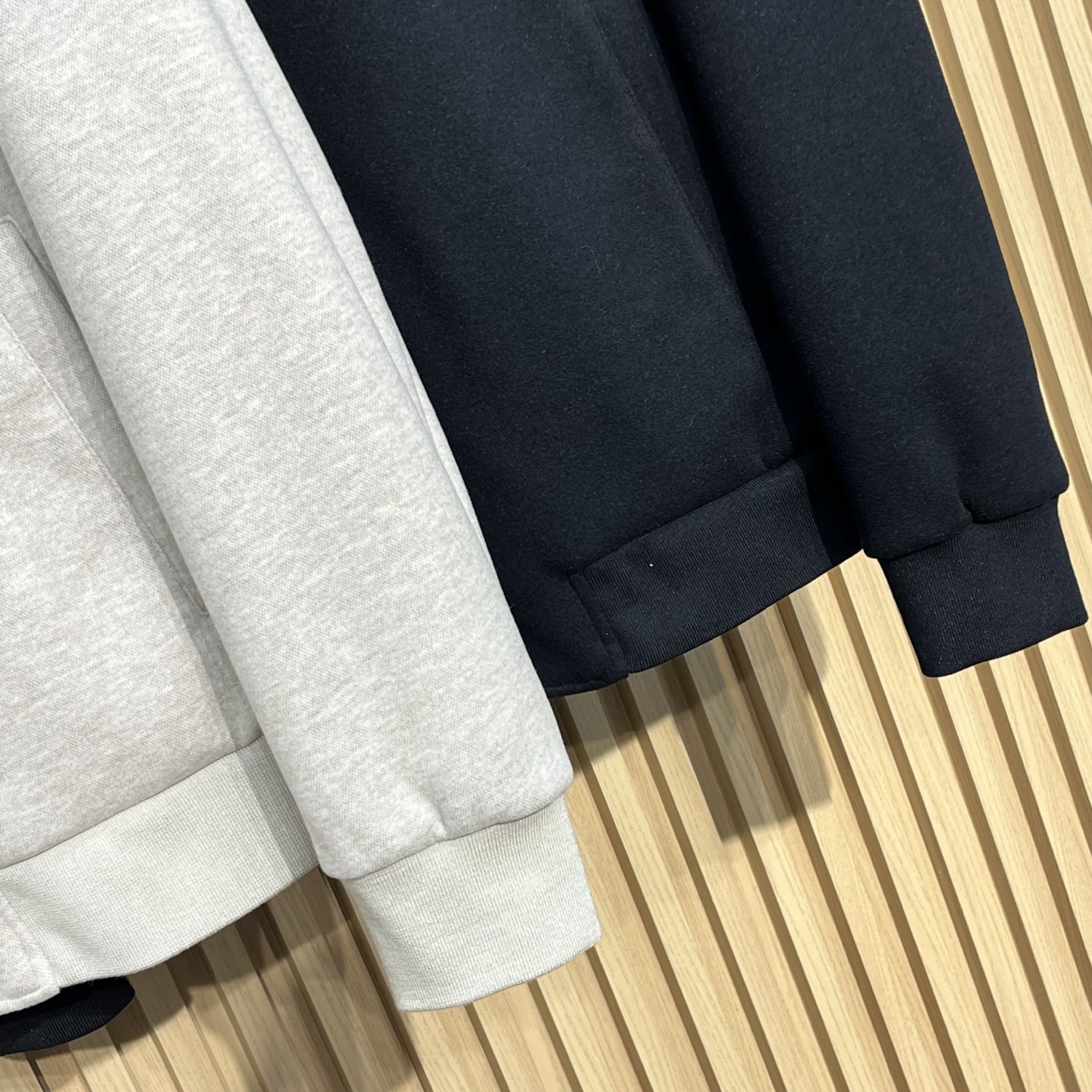 上衣挂拍图尺码：48-56 48肩宽49胸围112衣长65袖长6050肩宽50胸围116衣长66袖长61