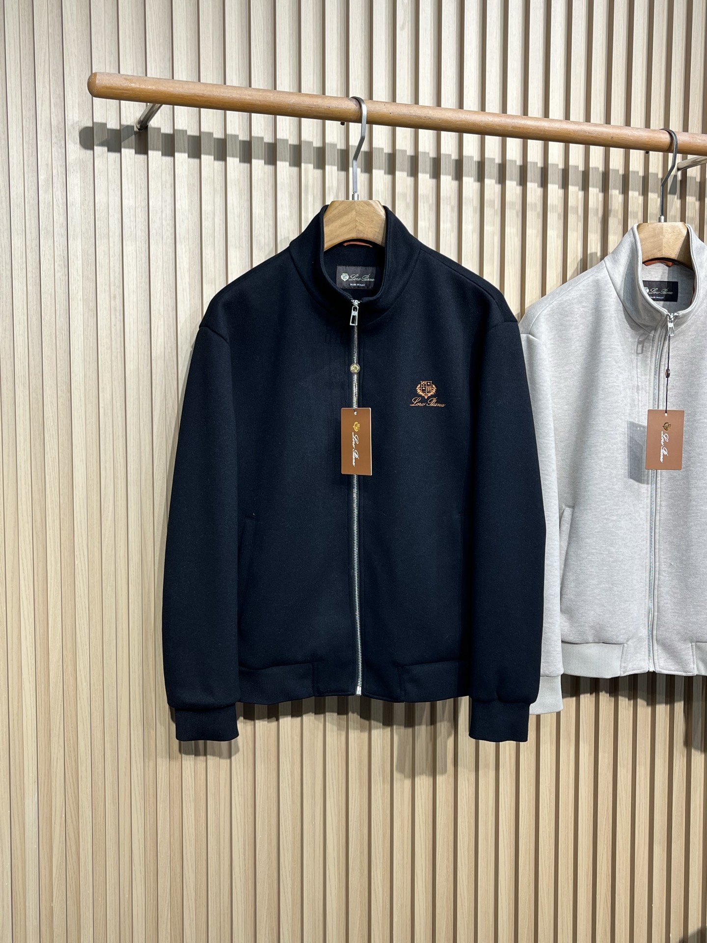 上衣挂拍图尺码：48-56 48肩宽49胸围112衣长65袖长6050肩宽50胸围116衣长66袖长61