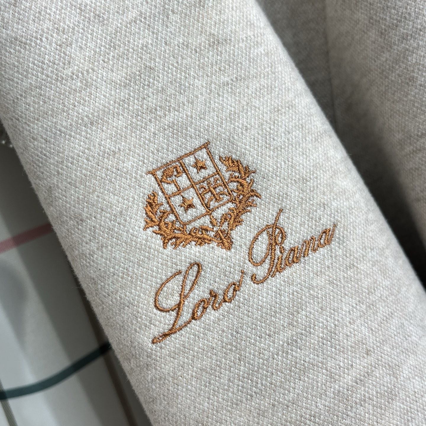 上衣挂拍图尺码：48-56 48肩宽49胸围112衣长65袖长6050肩宽50胸围116衣长66袖长61