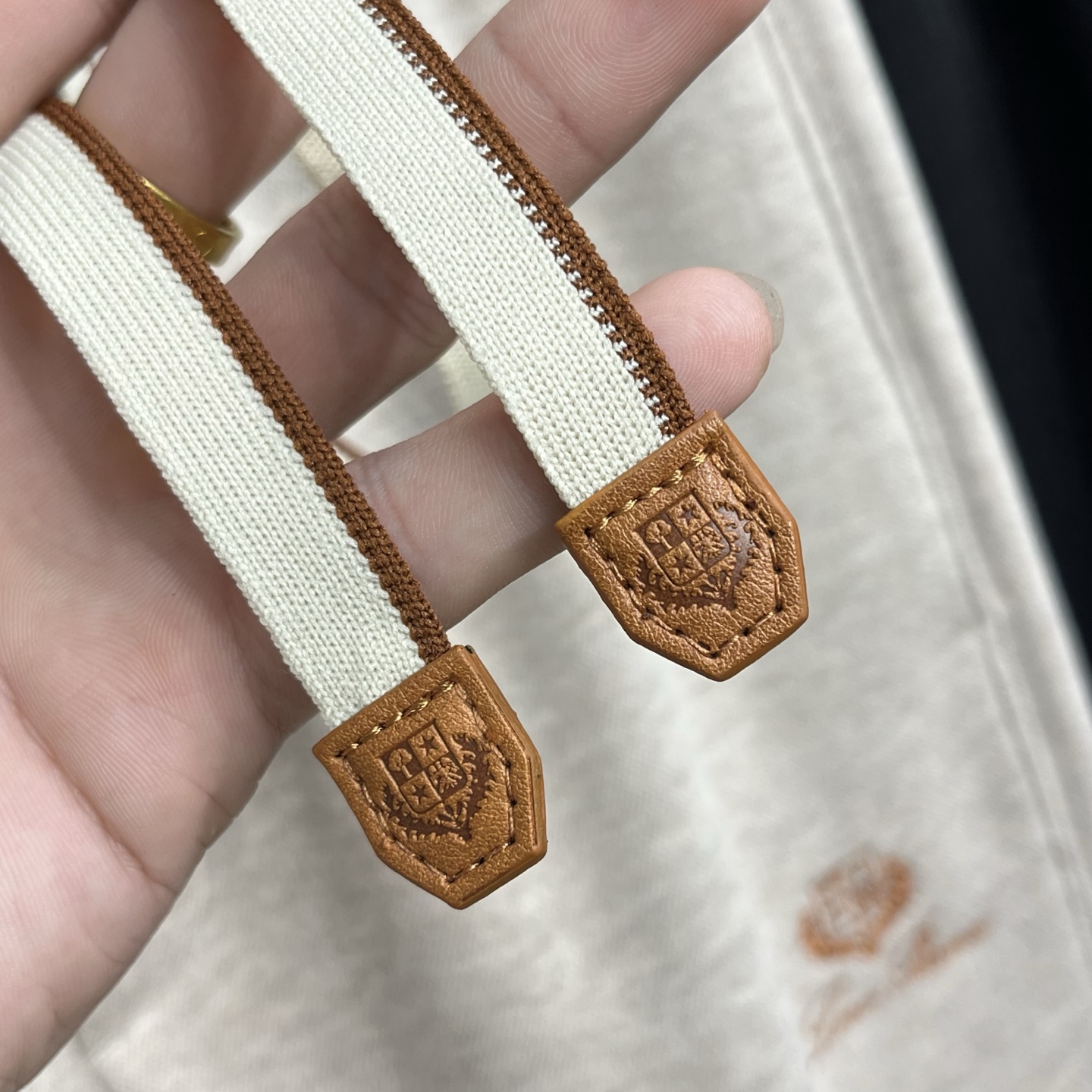 裤子挂拍图尺码：48-5648 腰围76臀围108裤长105裤脚1850腰围78臀围112裤长106裤脚