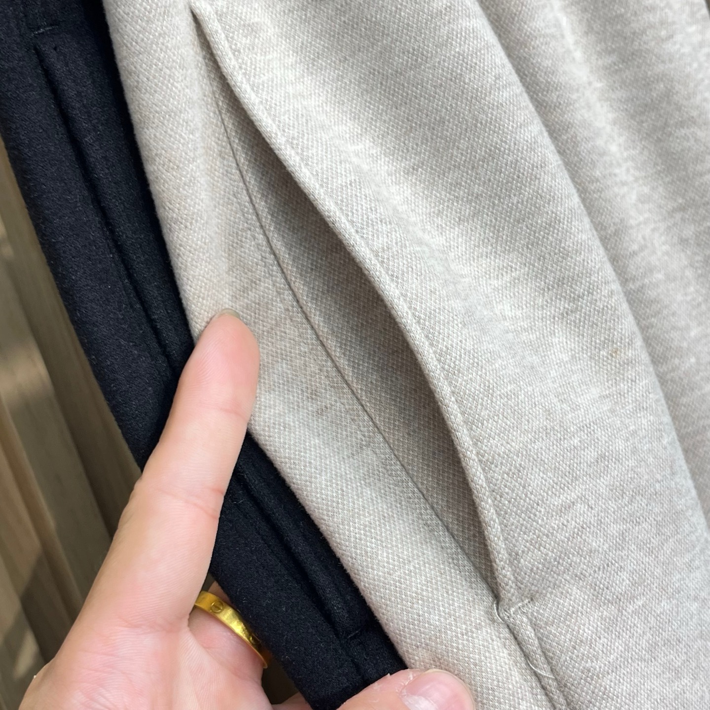 裤子挂拍图尺码：48-5648 腰围76臀围108裤长105裤脚1850腰围78臀围112裤长106裤脚