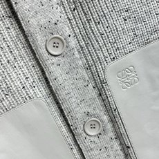 羽绒服 LOE家甄选含13%羊毛花纱纱线提花走线轮廓搭配真皮口袋撞色门襟扣款外套男士经典针织夹克:质感与格调的双重诠释 羽绒服 LOE家甄选含13%羊毛花纱纱线提花走线轮廓搭配真皮口袋撞色门襟扣款外套男士经典针织夹克:质感与格调的双重诠释